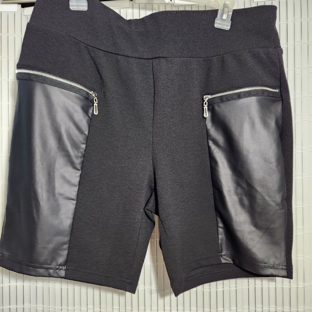 Emery Rose Shorts For Women Size 1XL Color Black Stretch With zippers Details B9